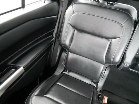 Used 2021 Ford Explorer XLT w/ Equipment Group 202A AWD/4WD image 12