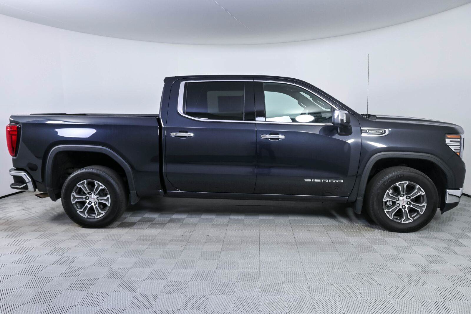 Used 2025 GMC Sierra 1500 SLT RWD image 24