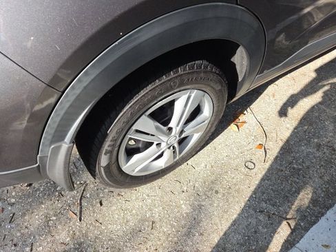 Used 2021 Nissan Kicks S FWD image 4