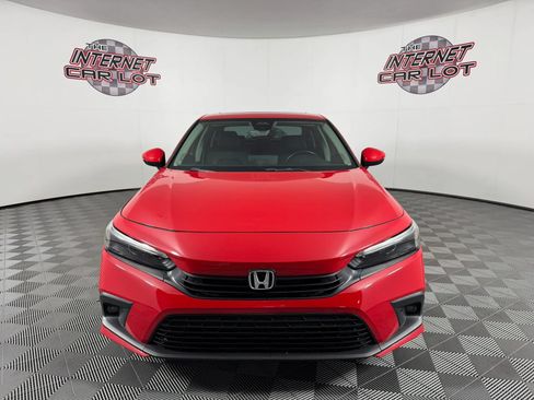Used 2022 Honda Civic Touring image 2