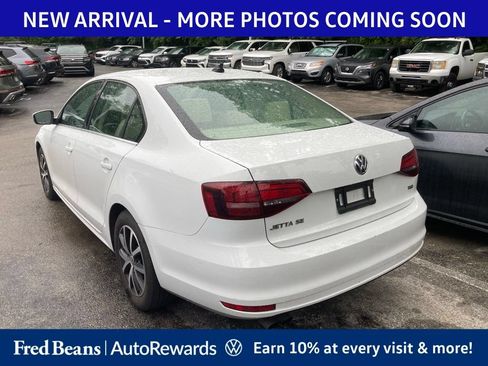 Used 2017 Volkswagen Jetta SE FWD image 4
