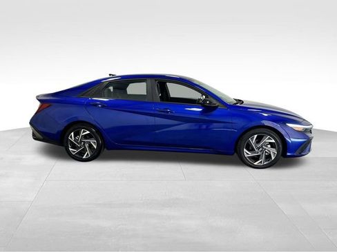 Certified 2025 Hyundai Elantra Sport FWD image 2