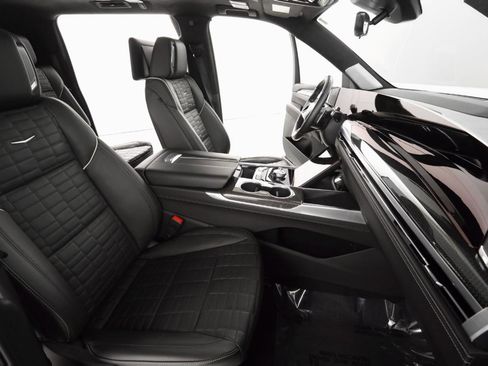 Used 2025 Cadillac Escalade ESV V image 23