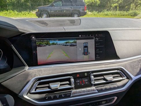 Used 2020 BMW X7 xDrive40i w/ Premium Package AWD/4WD image 13