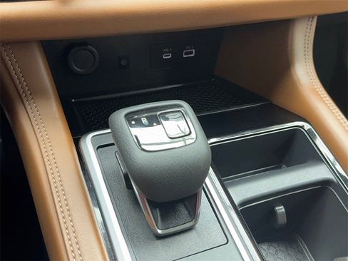 Used 2025 Nissan Pathfinder Platinum image 28