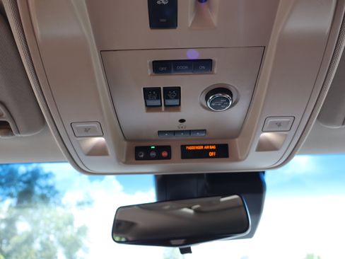 Used 2017 Cadillac Escalade Premium Luxury RWD image 36
