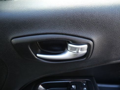 Used 2019 Jeep Compass Limited w/ Safety & Security Group image 17