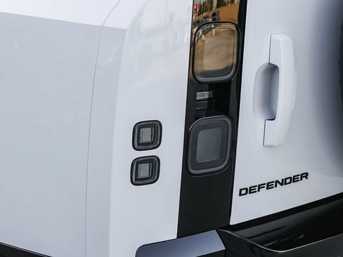 New 2026 Land Rover Defender 130 X-Dynamic SE AWD/4WD image 11