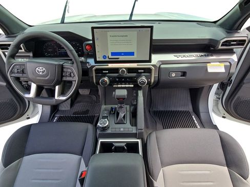 Used 2025 Toyota Tacoma TRD Off-Road AWD/4WD image 10