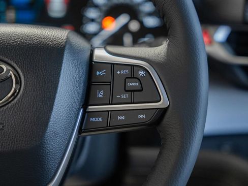 New 2026 Toyota Sienna XLE FWD image 28