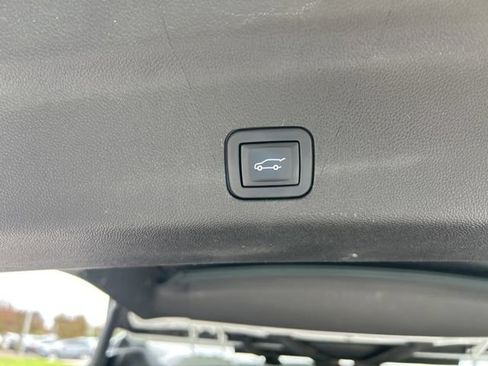 Used 2023 GMC Yukon Denali AWD/4WD image 13