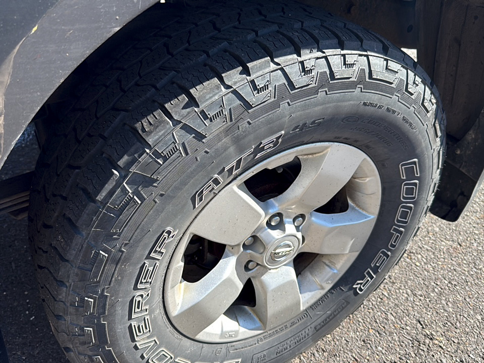 Used 2013 Nissan Frontier SV w/ SV Value Truck Pkg AWD/4WD image 4