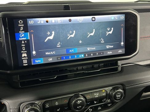 Used 2024 Jeep Gladiator Rubicon image 19