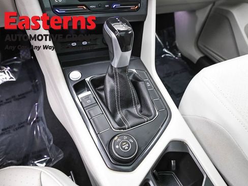 Used 2023 Volkswagen Tiguan SE AWD/4WD image 12