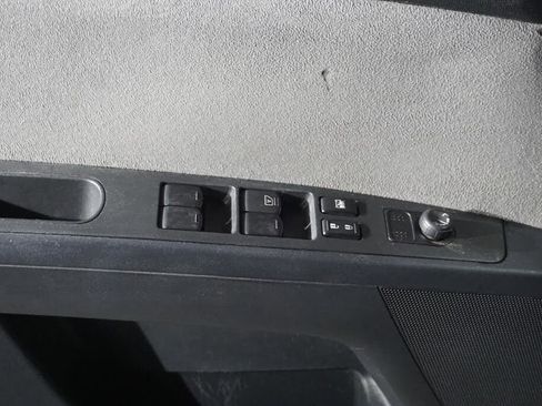 Used 2010 Nissan Sentra 2.0 S w/ Convenience Pkg FWD image 12