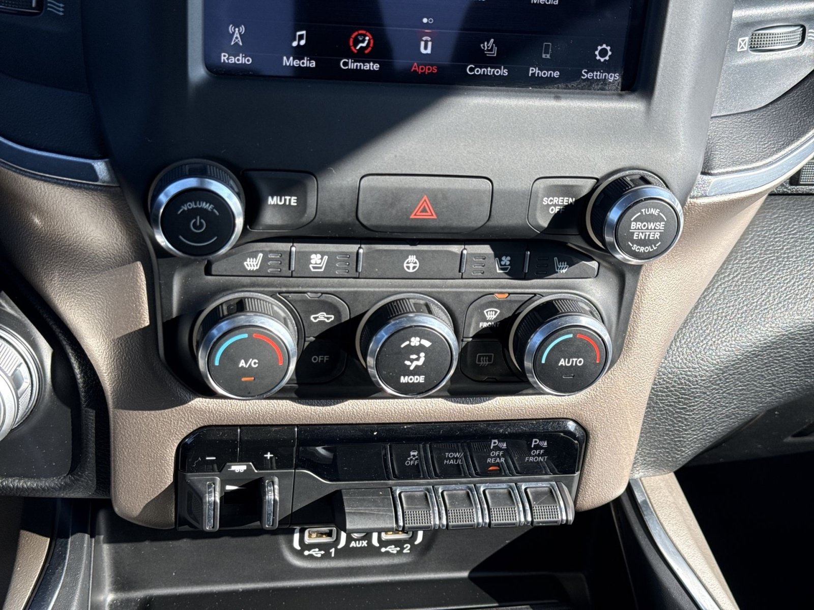 Used 2020 RAM 1500 Laramie AWD/4WD image 22