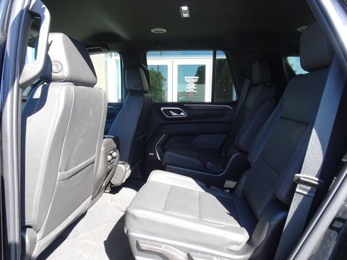 Used 2023 Chevrolet Tahoe Z71 w/ Luxury Package AWD/4WD image 15
