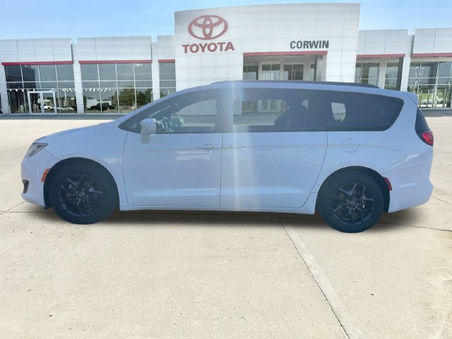 Used 2020 Chrysler Pacifica Touring-L Plus FWD image 2