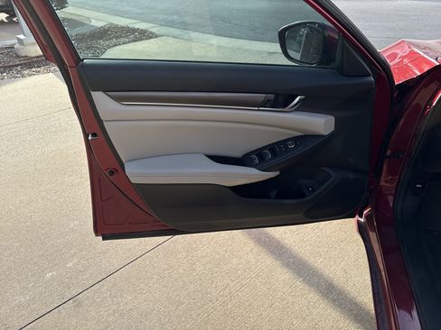 Used 2019 Honda Accord LX image 14