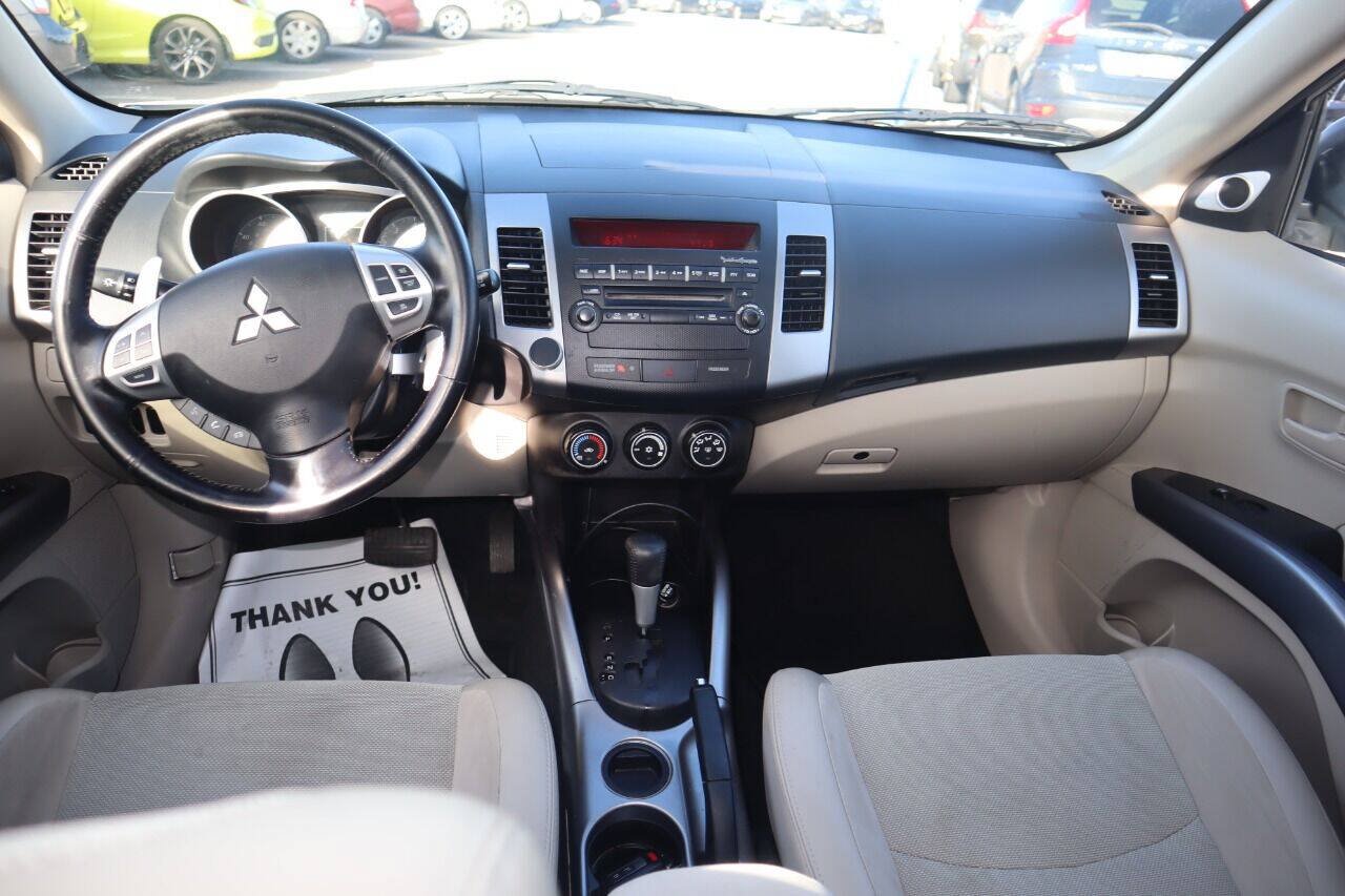 Used 2008 Mitsubishi Outlander SE FWD image 18