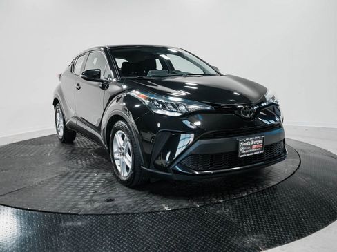 Used 2021 Toyota C-HR LE image 3