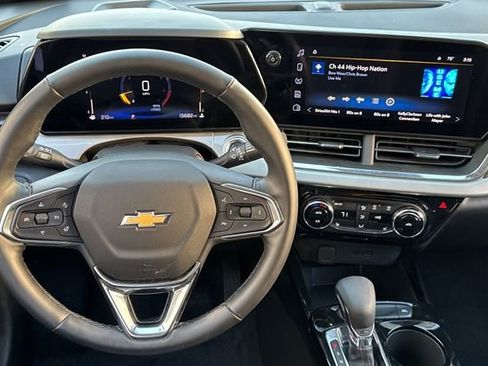 Used 2025 Chevrolet Trax LT w/ LT Convenience Package image 15