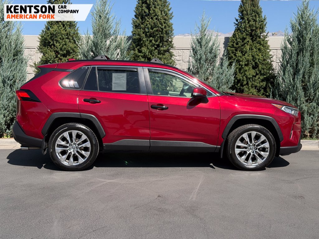 Used 2019 Toyota RAV4 XLE Premium w/ Cold Weather Package AWD/4WD image 9
