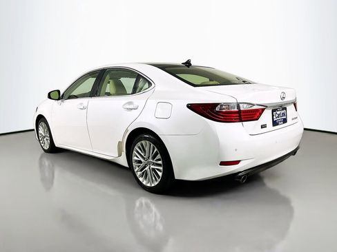 Used 2015 Lexus ES 350 w/ Ultra Luxury Package FWD image 5