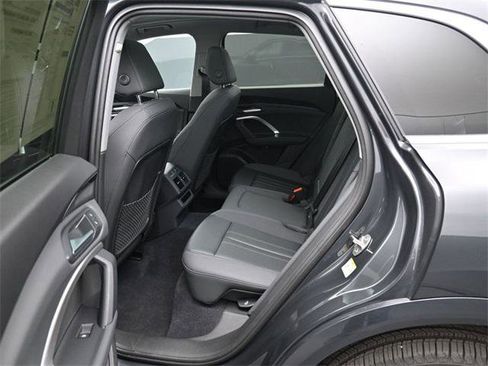 Certified 2025 Audi Q5 Premium w/ Convenience Package image 29