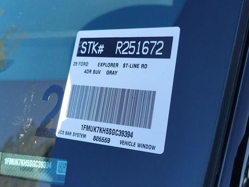 Used 2025 Ford Explorer ST-Line w/ Premium Package image 31