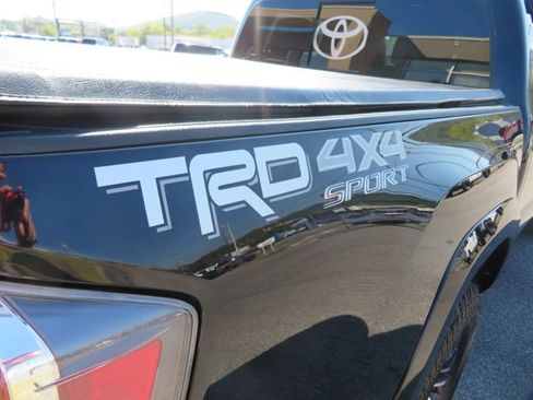 Used 2020 Toyota Tacoma TRD Sport image 5