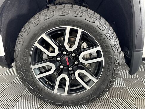 Used 2023 GMC Sierra 1500 AT4 w/ Technology Package AWD/4WD image 37