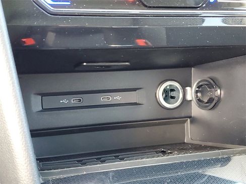 New 2026 Volkswagen Taos SE image 25