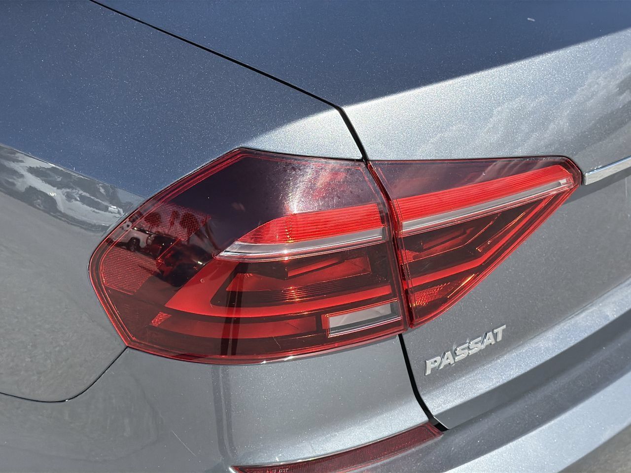 Used 2017 Volkswagen Passat 1.8T R-Line w/ R-Line Lighting Package FWD image 7