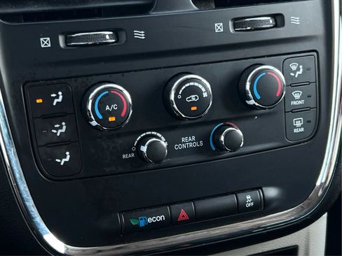 Used 2018 Dodge Grand Caravan SE w/ Power Convenience Group I FWD image 37