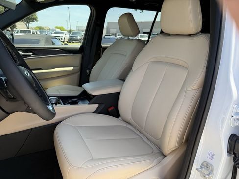 Used 2025 Jeep Grand Cherokee L Limited AWD/4WD image 23