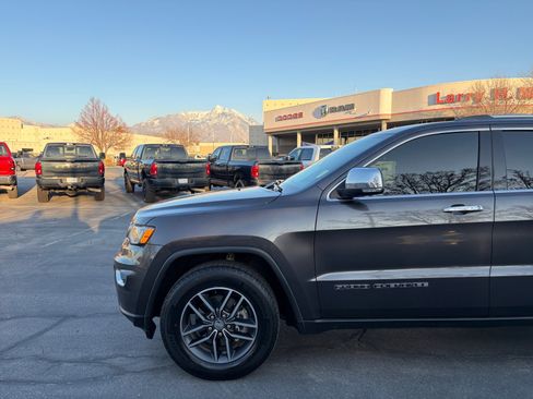 Used 2018 Jeep Grand Cherokee Limited w/ Trailer Tow Group IV image 10
