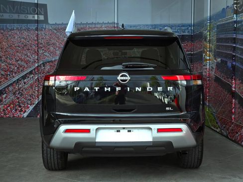 Used 2025 Nissan Pathfinder SL FWD image 7