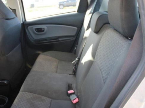 Used 2017 Toyota Yaris L image 58