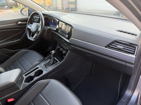 Used 2024 Volkswagen Jetta SE FWD image 16