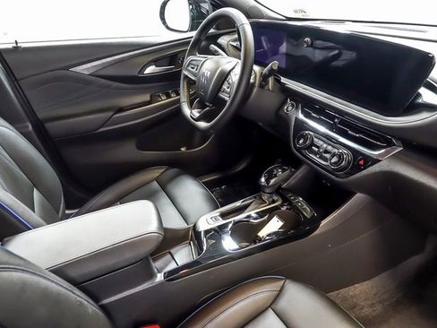 Certified 2025 Buick Envista Sport Touring image 30