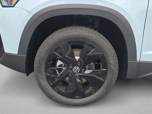New 2026 Volkswagen Taos SE FWD image 12