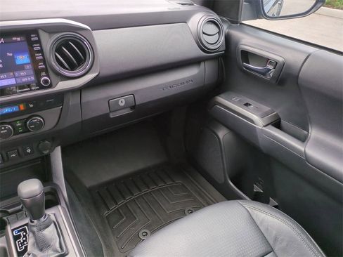 Used 2020 Toyota Tacoma TRD Off-Road w/ TRD Premium Off Road Package image 17