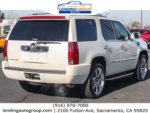 Used 2007 Cadillac Escalade AWD w/ Information Package image 4