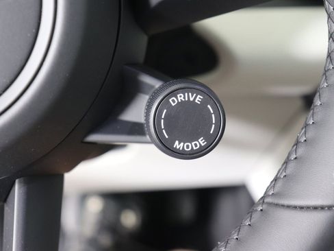 Certified 2025 Porsche Macan Electric image 36