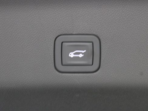 Used 2025 GMC Yukon XL Denali AWD/4WD image 48
