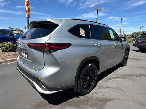 Used 2023 Toyota Highlander XSE AWD/4WD image 4