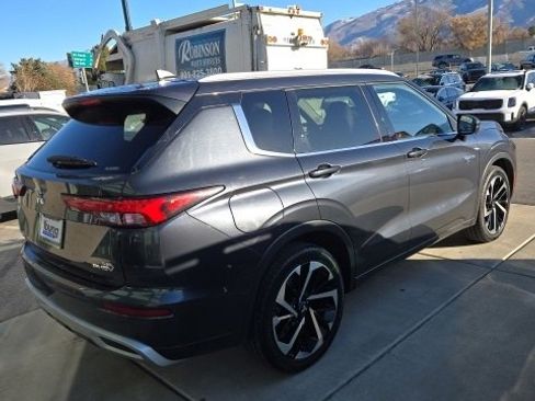 Used 2024 Mitsubishi Outlander 4WD Plug-In Hybrid image 4