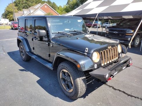 Used 2014 Jeep Wrangler Unlimited Sahara AWD/4WD image 3