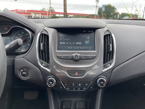 Used 2017 Chevrolet Cruze LT w/ Convenience Package FWD image 11